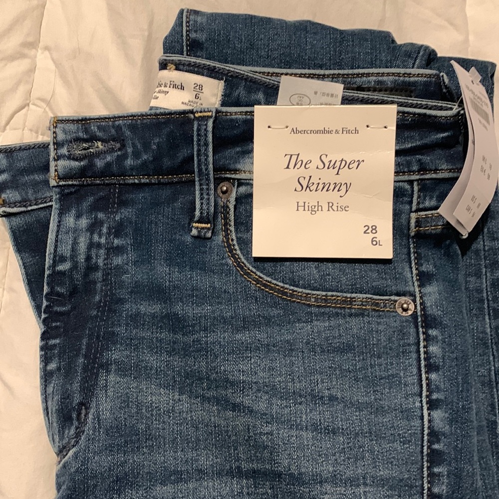 Abercrombie & Fitch women’s the super skinny high rise jeans size 28
